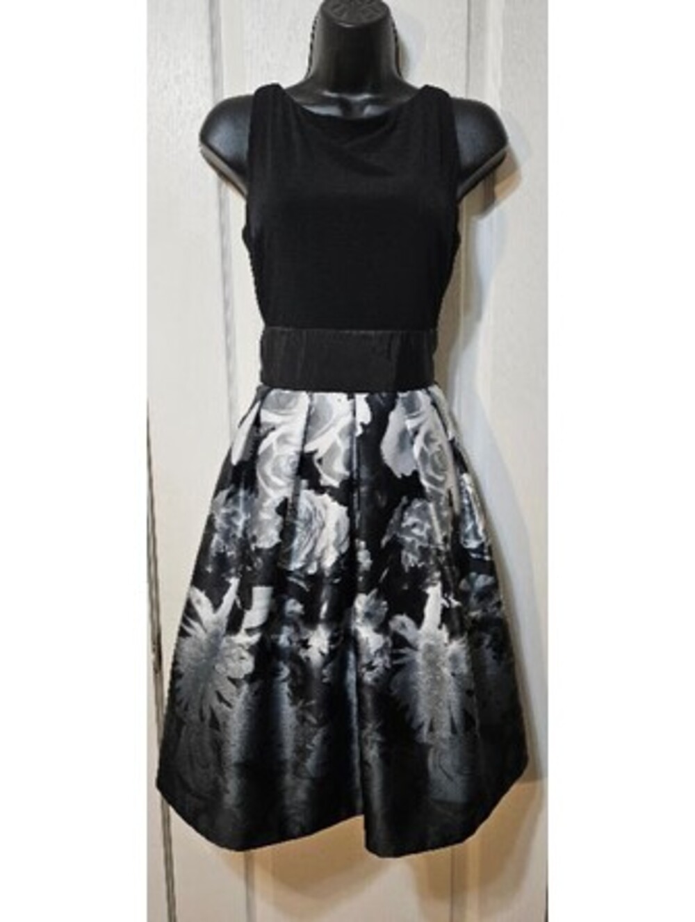 D.B. Floral Fit & Flare Dress Size 10 Black & White Classic Elegance